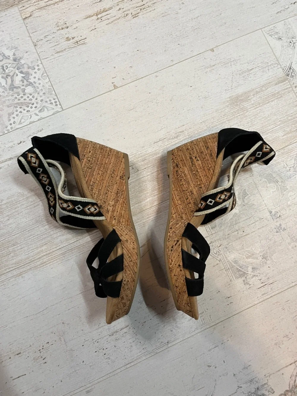 Minnetonka Drew Wedge Sandals Black Size 9